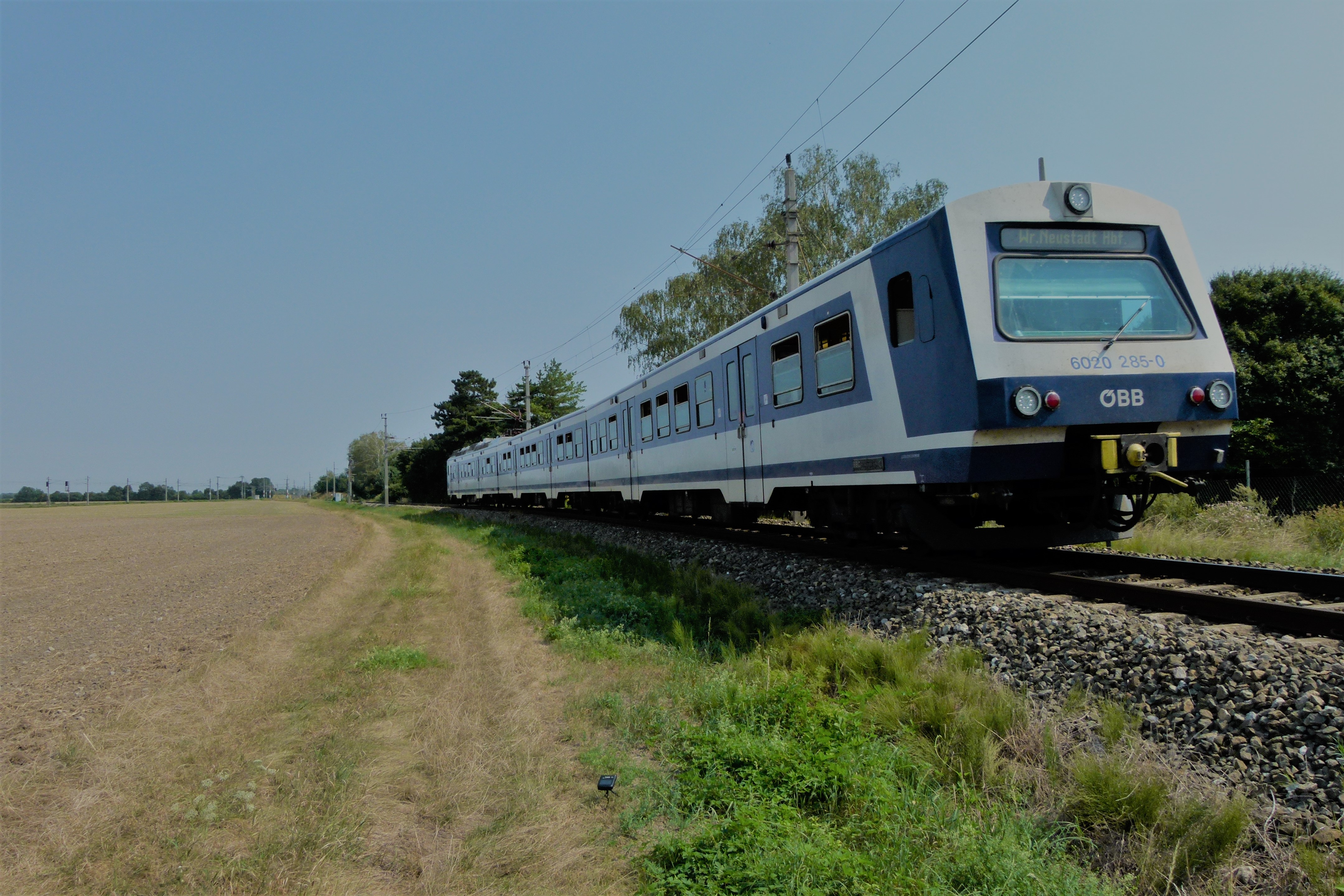 4020 285 auf der S60 kurz vor dem Bahnhof Ebenfurth