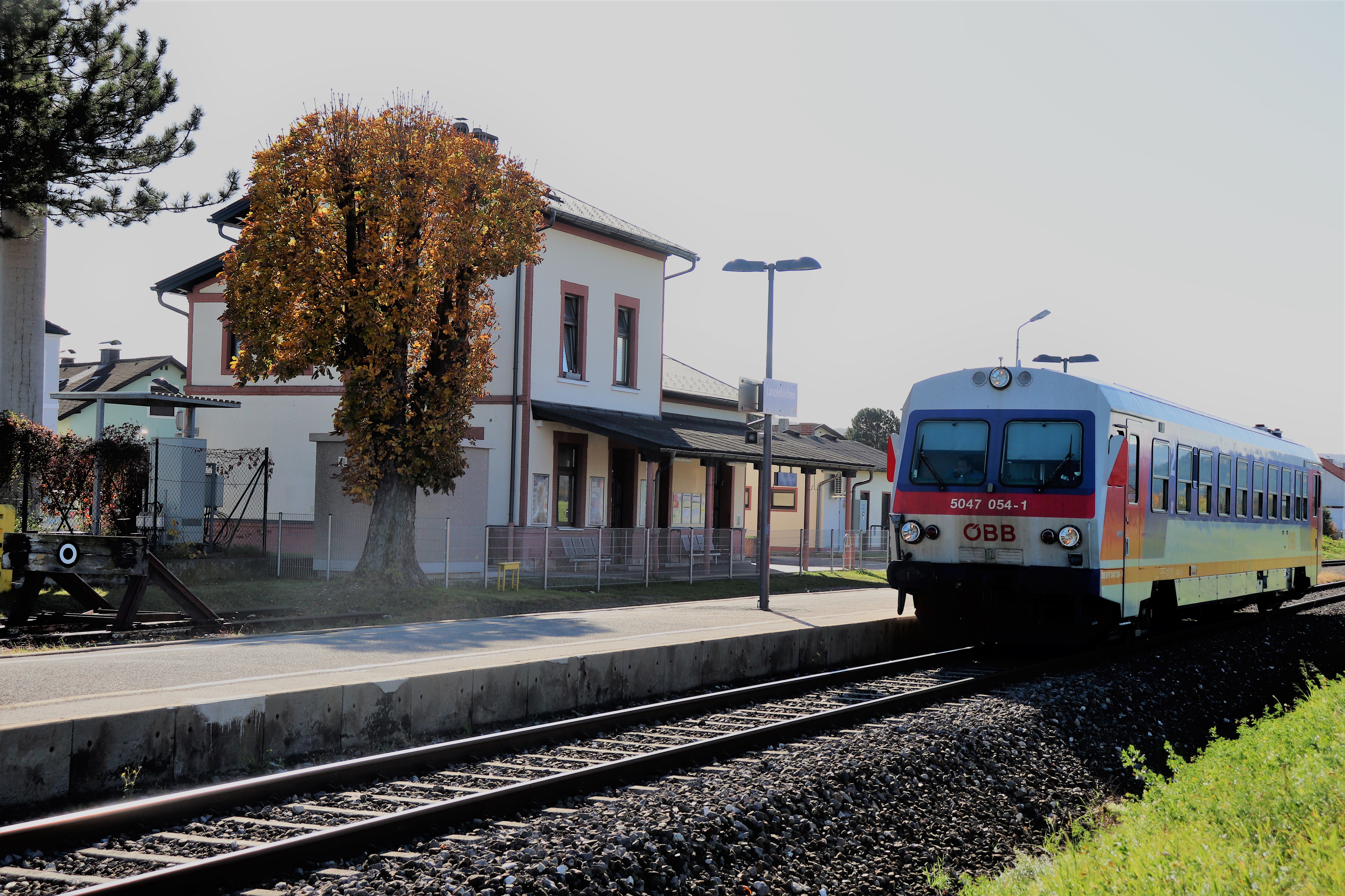 ÖBB 5047 im Bahnhof Lanzenkrichen