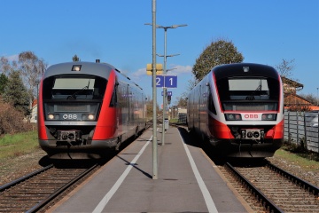 Zugkreuzung im Bahnhof Bad Erlach