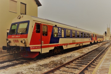 ÖBB 5047 in Doppeltraktion in Groß Schweinbarth