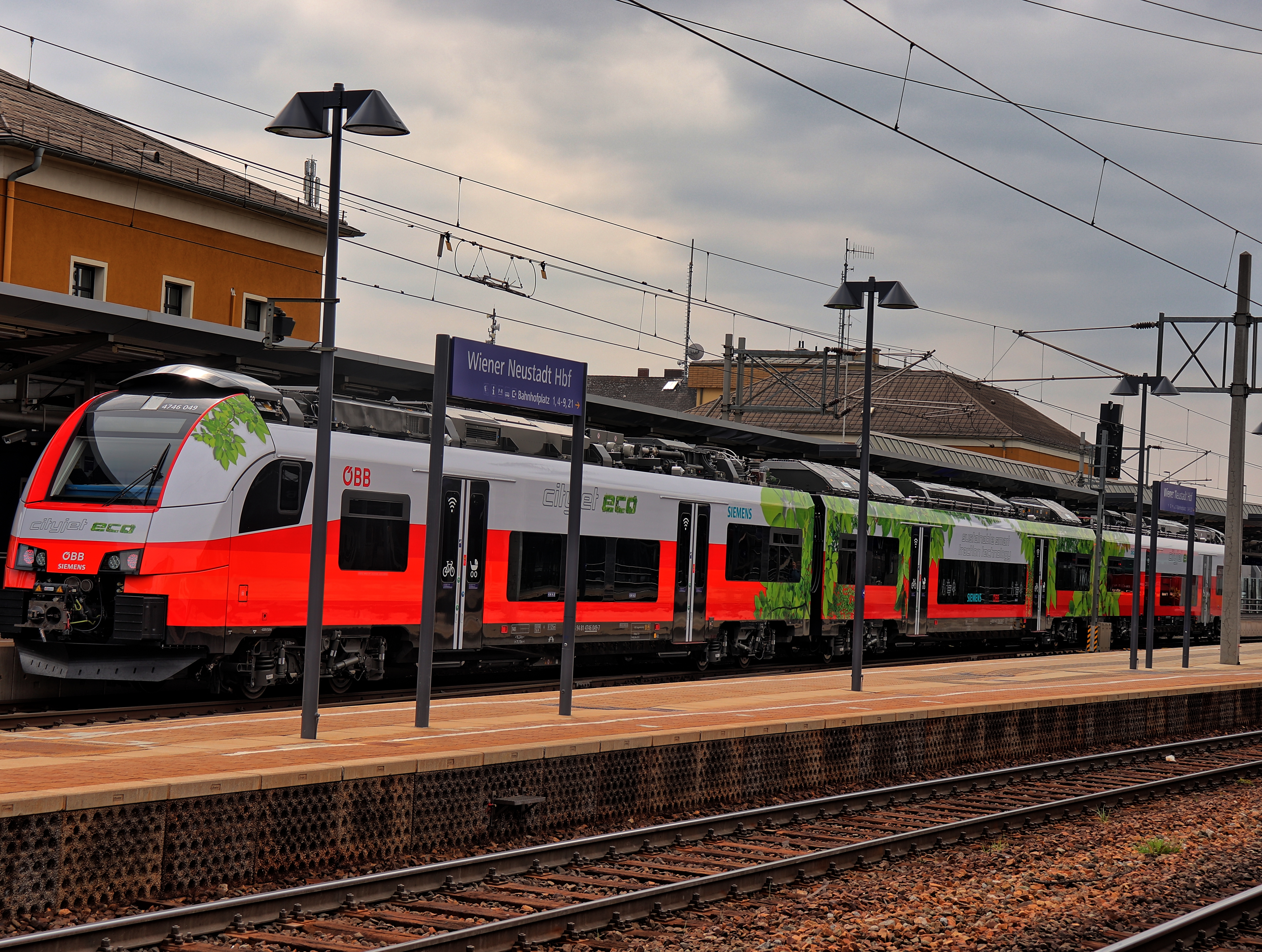 ÖBB Cityjet Eco bei seiner Jungfernfahrt im Bahnhof Wiener Neustadt