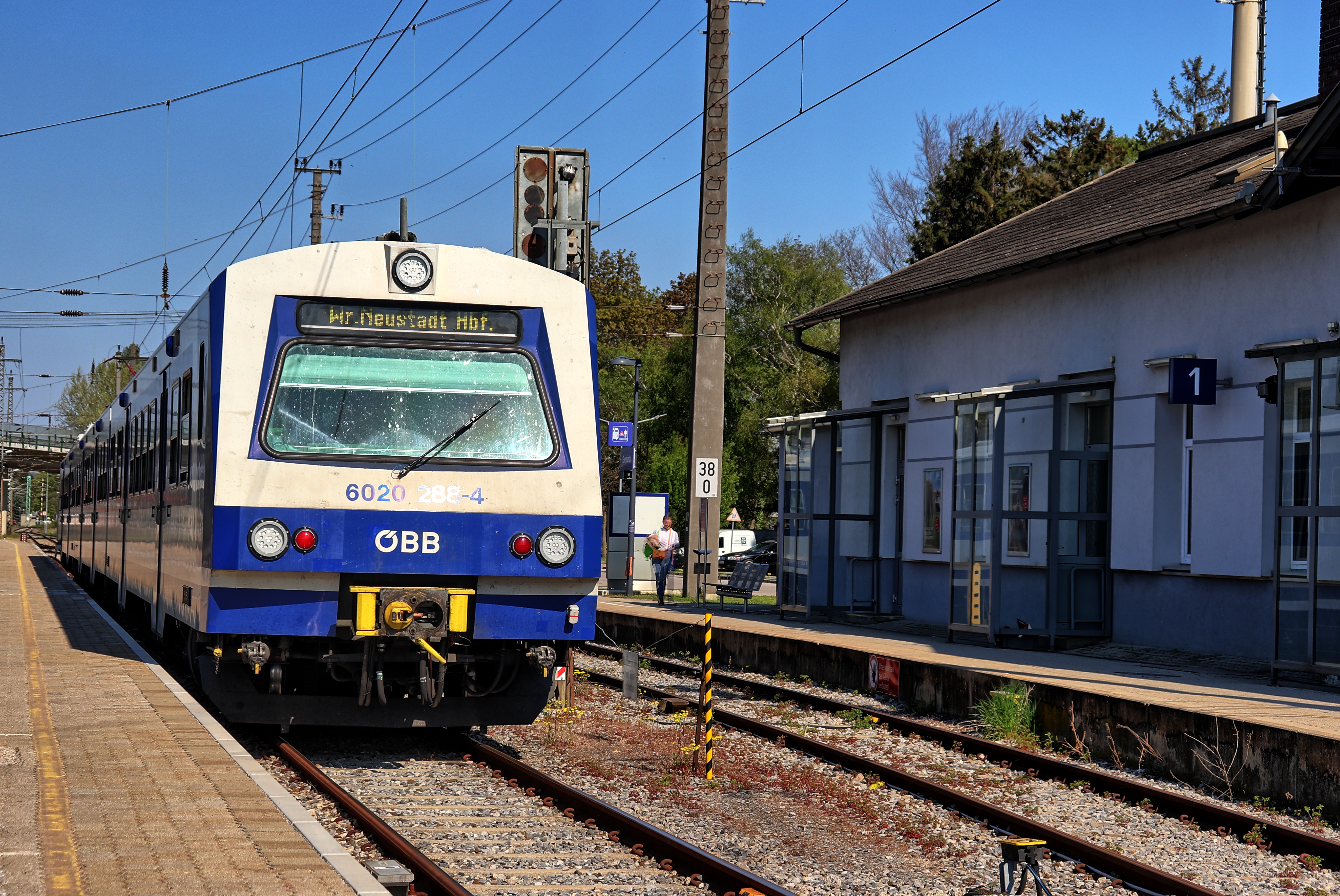 ÖBB 4020 im Bahnhof Ebenfurth als S60