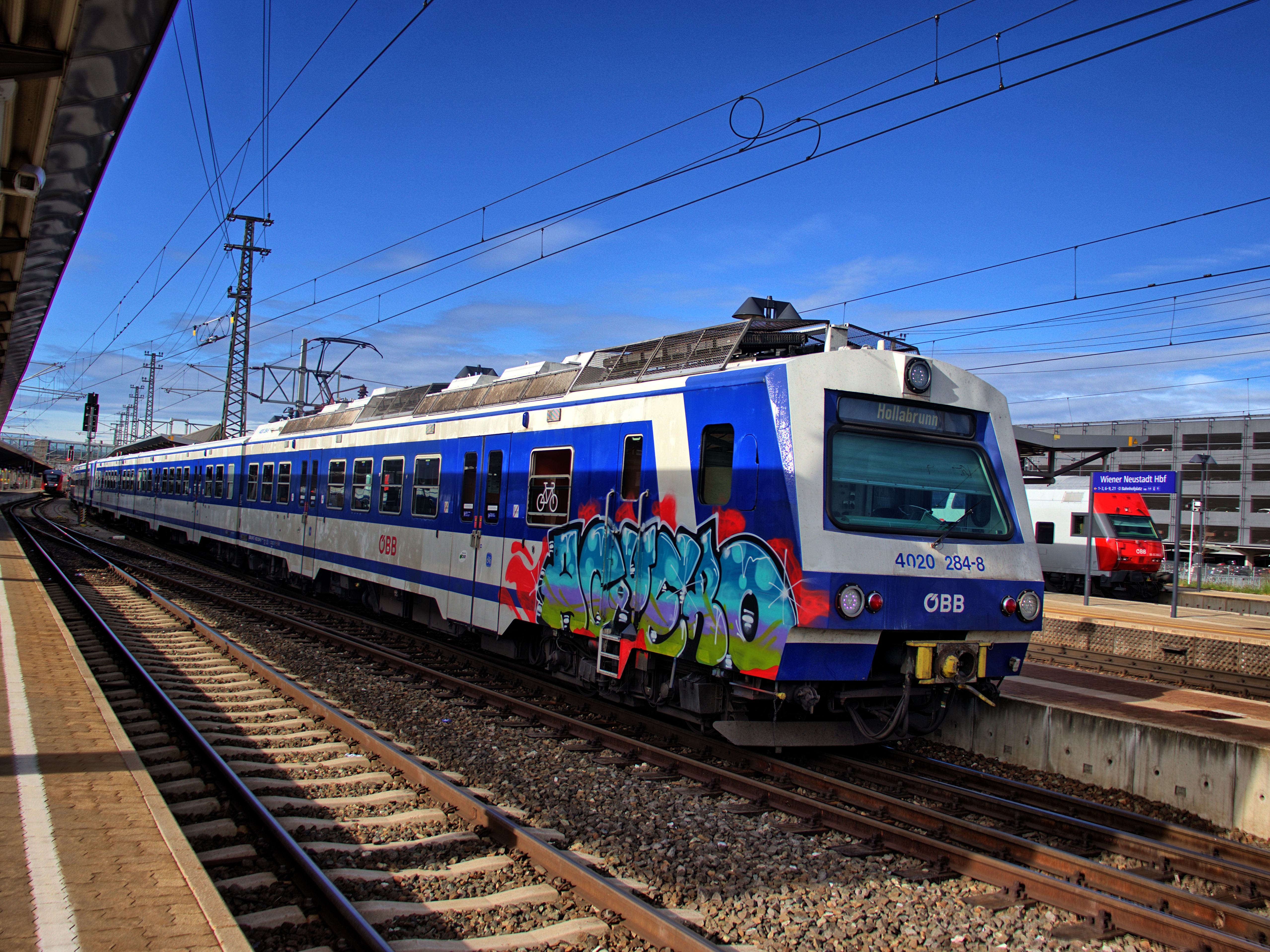 ÖBB 4020 im Hauptbahnhof Wiener Neustadt als S3 nach Hollabrunn