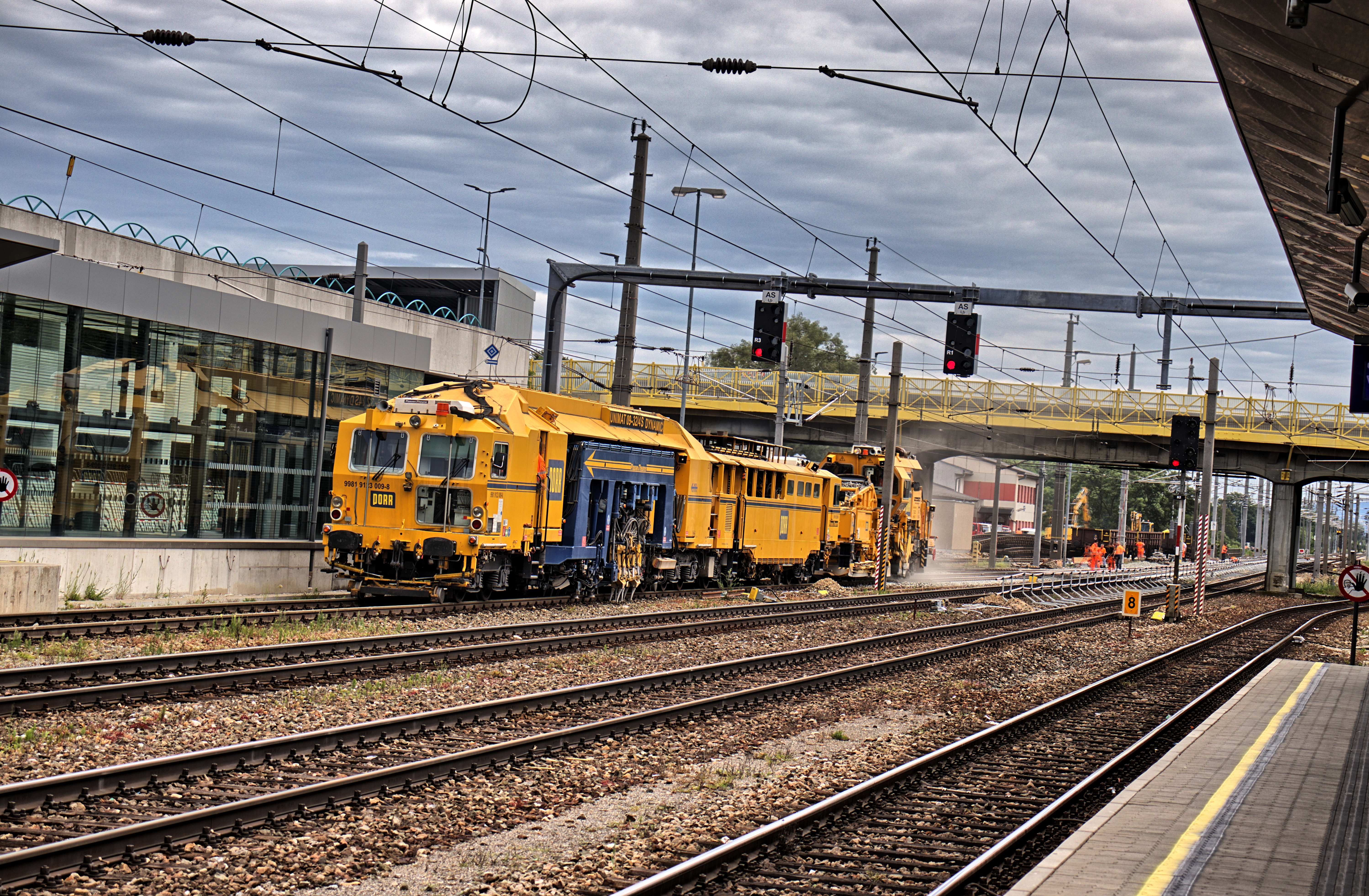 Baumaschinen im Bahnhof Leobersdorf