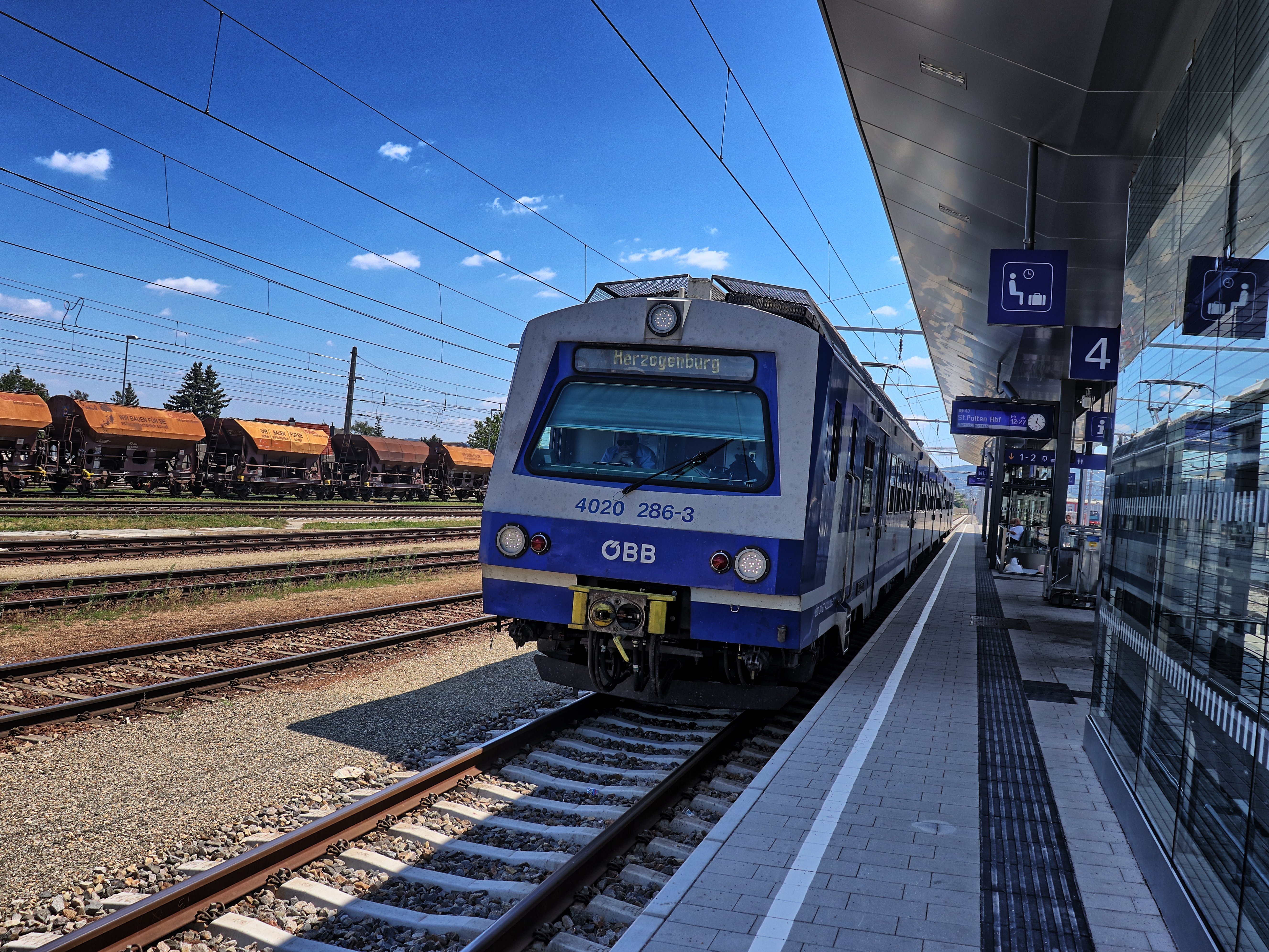 ÖBB 4020 als S40 im Bahnhof Tulln an der Donau