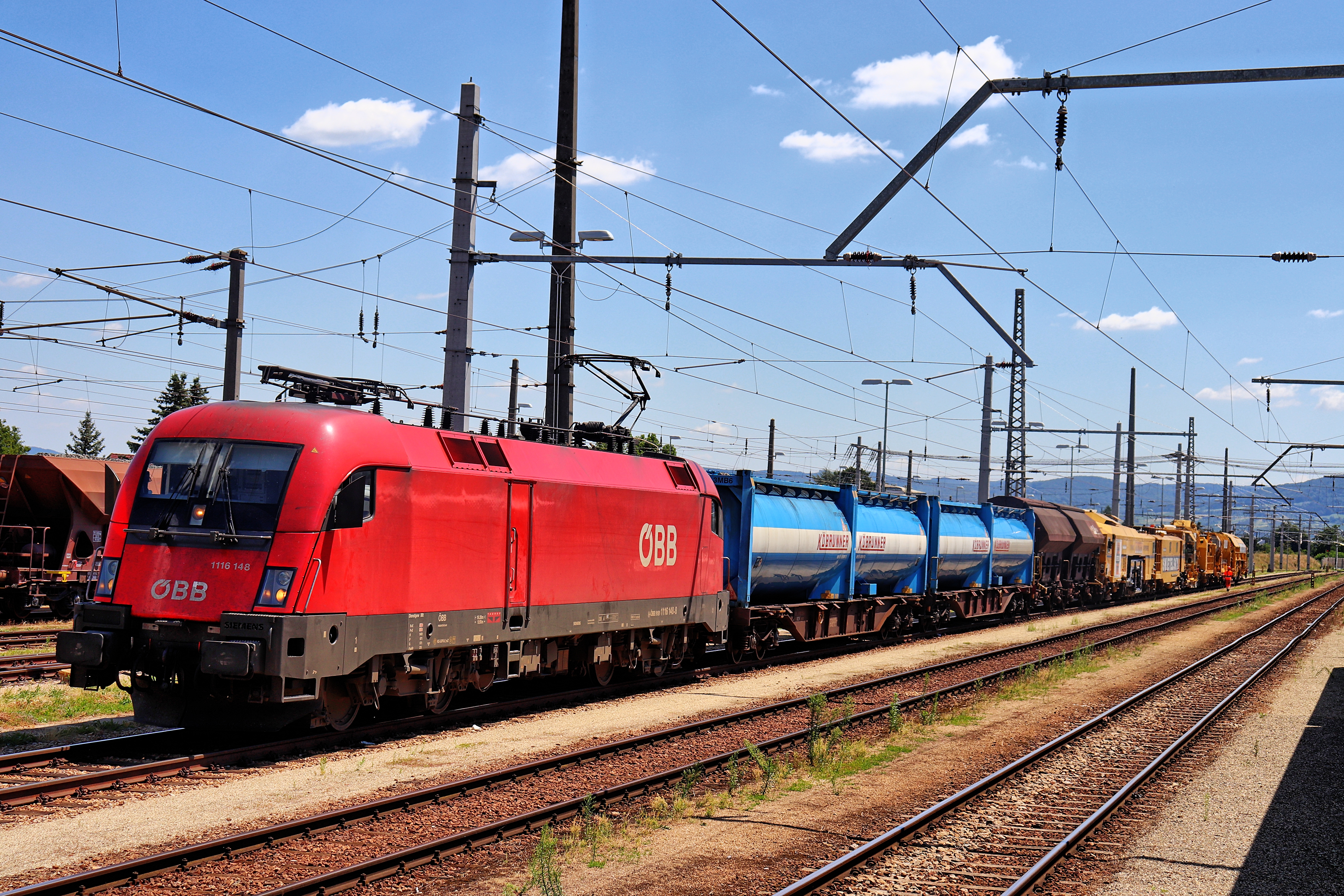 ÖBB 1116 als Güterzug im Bahnhof Tulln an der Donau