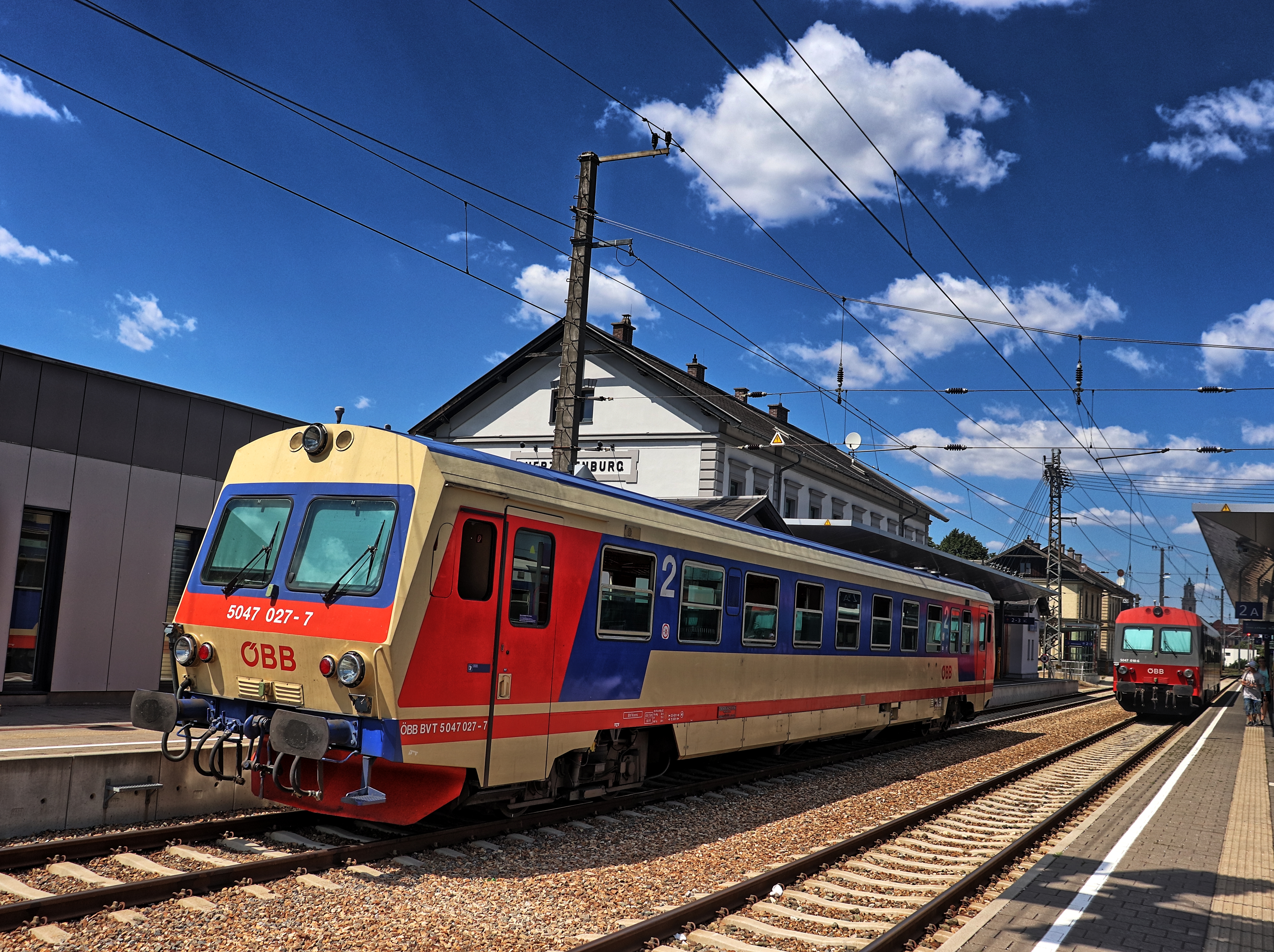 Zwei ÖBB 5047 im Bahnhof Herzogenburg