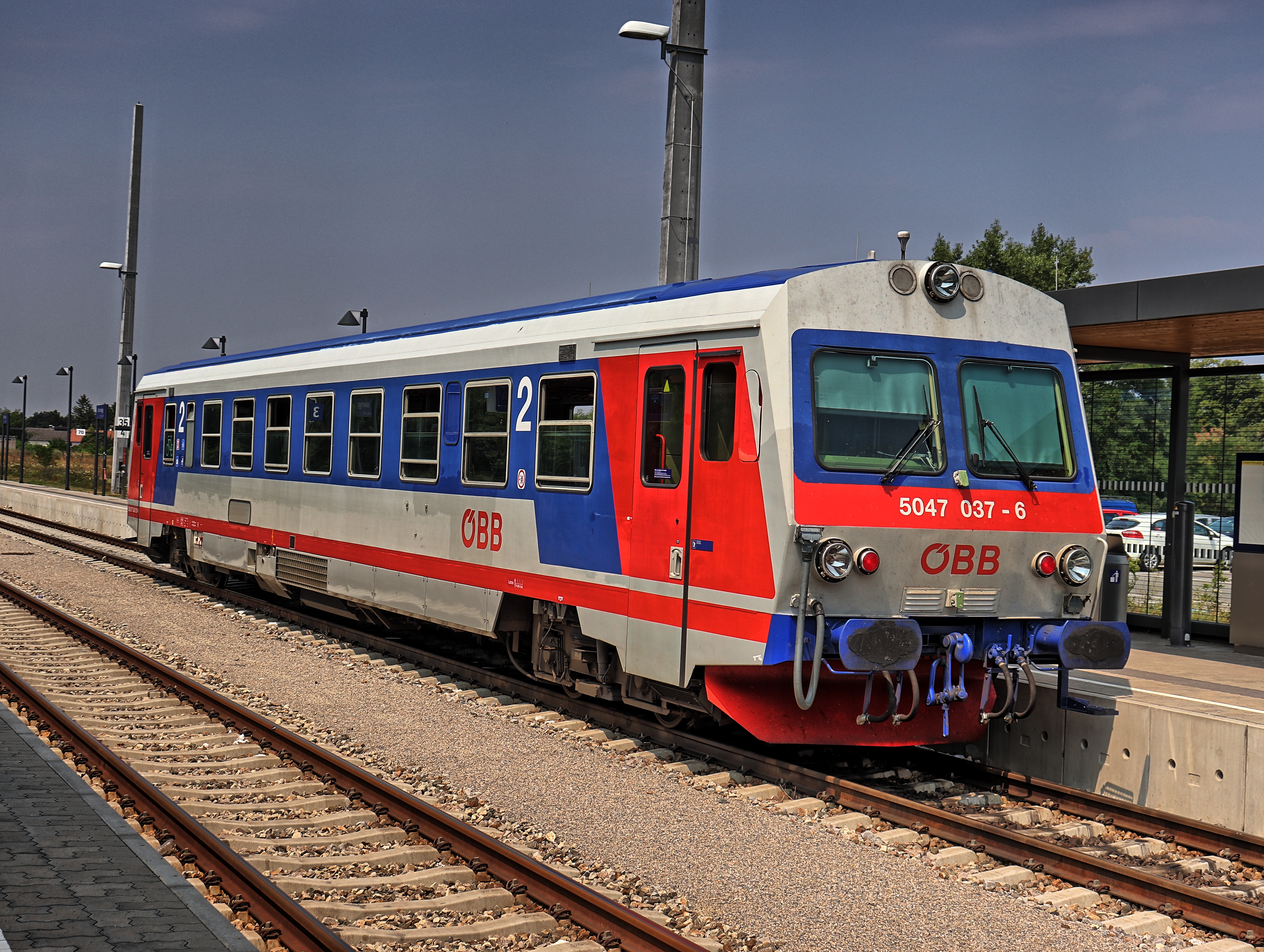 ÖBB 5047 im Bahnhof Marchegg