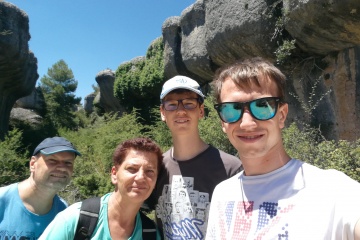 Selfie vor Steinen in einem Naturpark